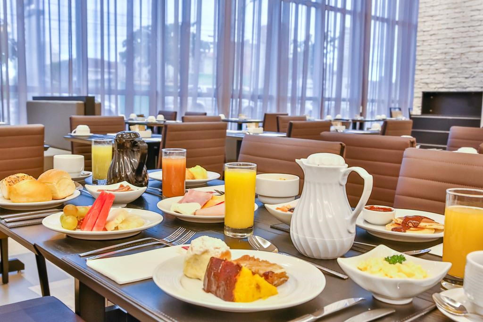 Transamerica Collection Goiania Luaran gambar A breakfast buffet