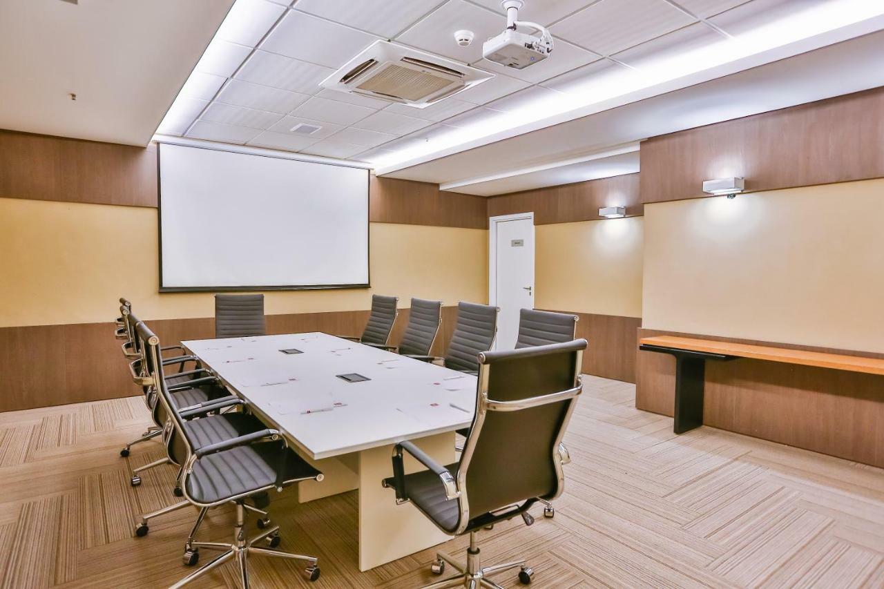 Transamerica Collection Goiania Luaran gambar A meeting room